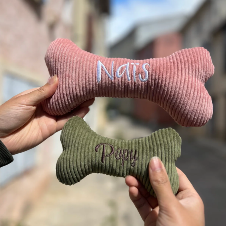 スイーカー付きの刺繍入り骨形ドッグトイ