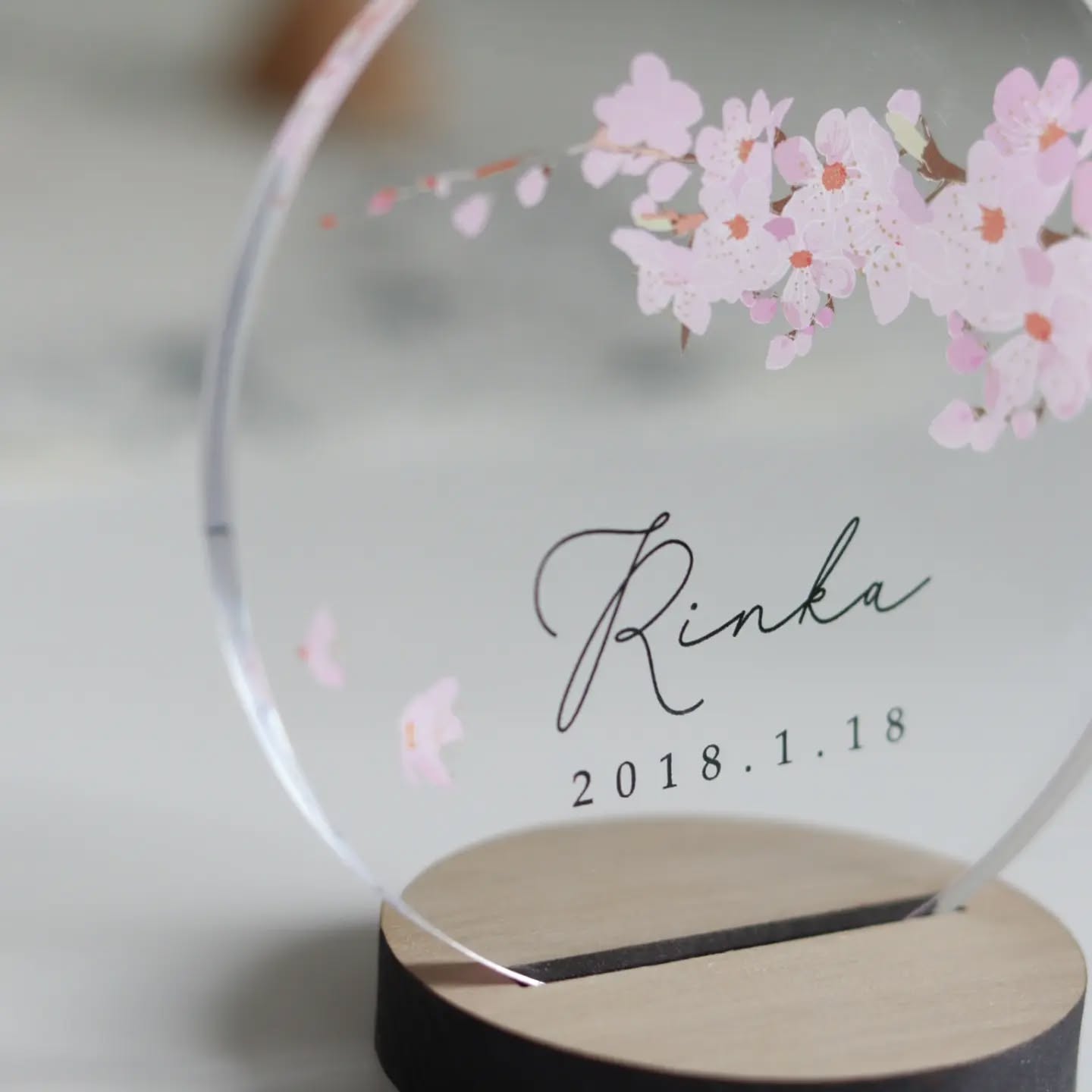【アクリル名前札】お正月|ひな祭り|命名書|ひな祭り アクリル  コンパクト おしゃれ 初節句 お祝い  出産祝い ひなまつり 飾り 桜です