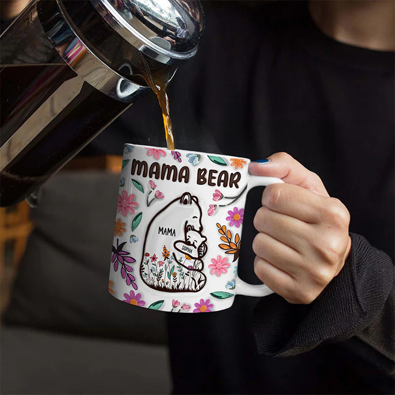 自分たちの手をつないでいる子供を抱くカスタムマグ Mama Bear