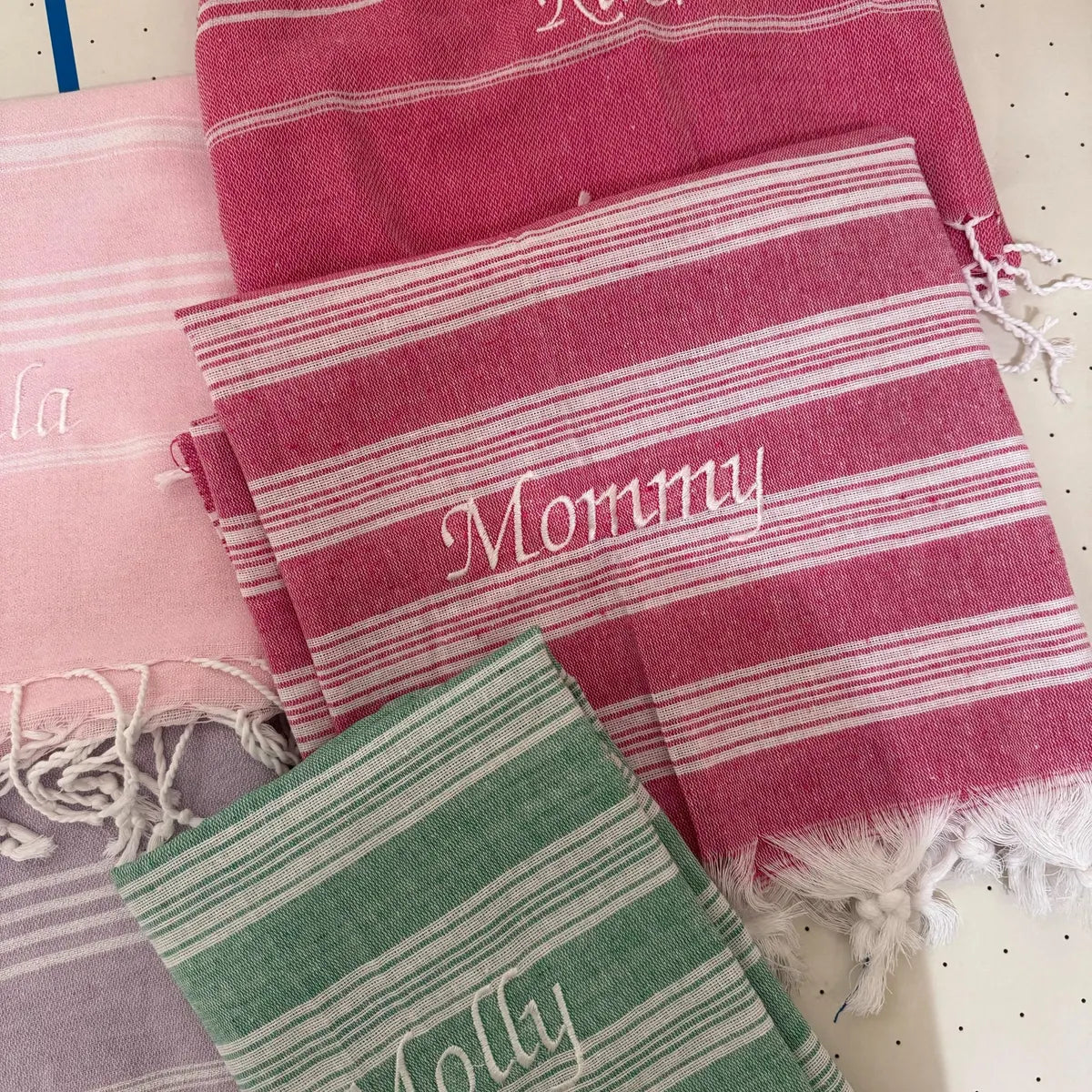 名前刺繡ビーチタオル多色のオーダーメイドです ショールサイズです!