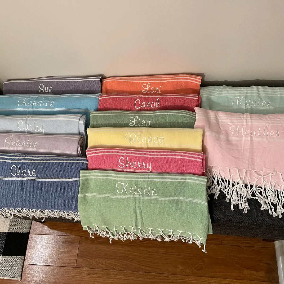 名前刺繡ビーチタオル多色のオーダーメイドです ショールサイズです!
