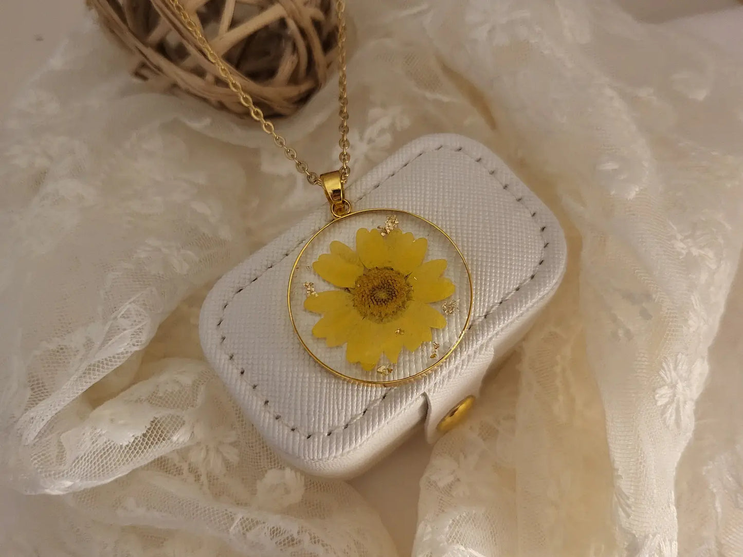 本当の乾燥誕生月の花のネックレス