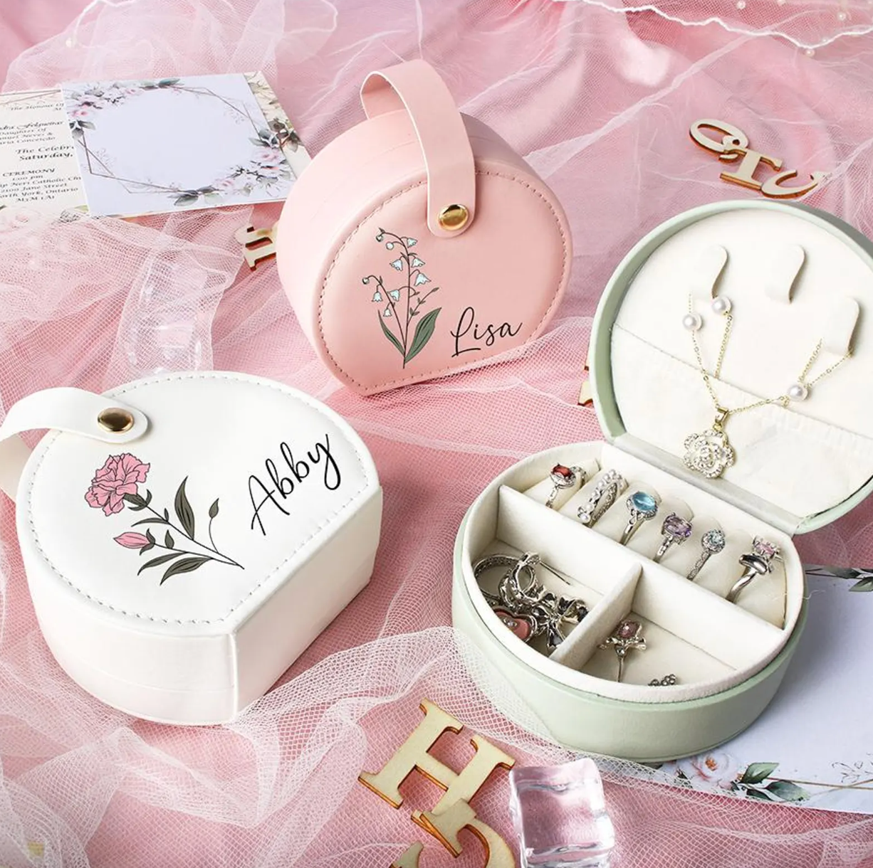 新作です!名入れ誕生花 アクセサリー収納ボックス♬  花かご型です