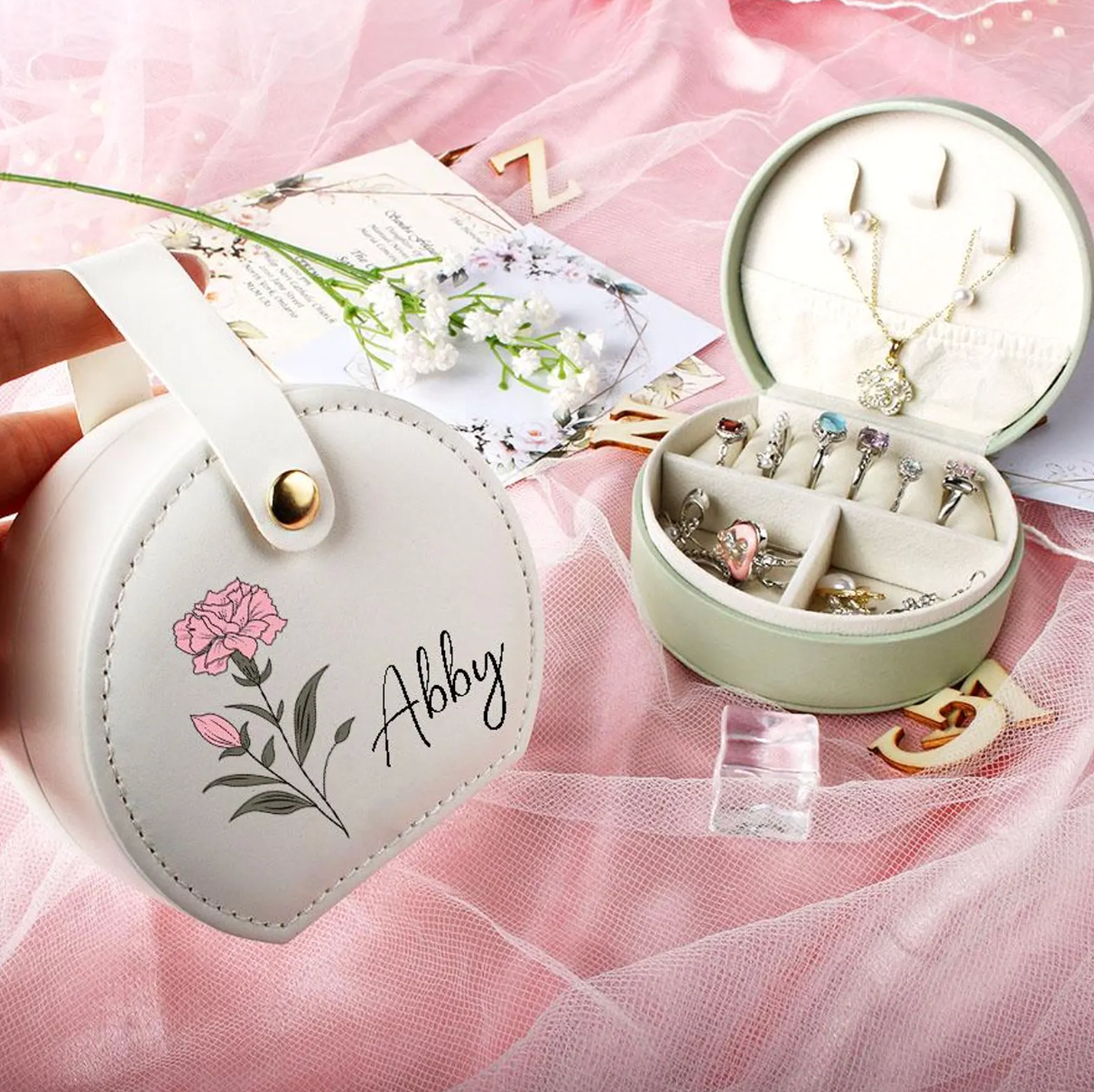 新作です!名入れ誕生花 アクセサリー収納ボックス♬  花かご型です