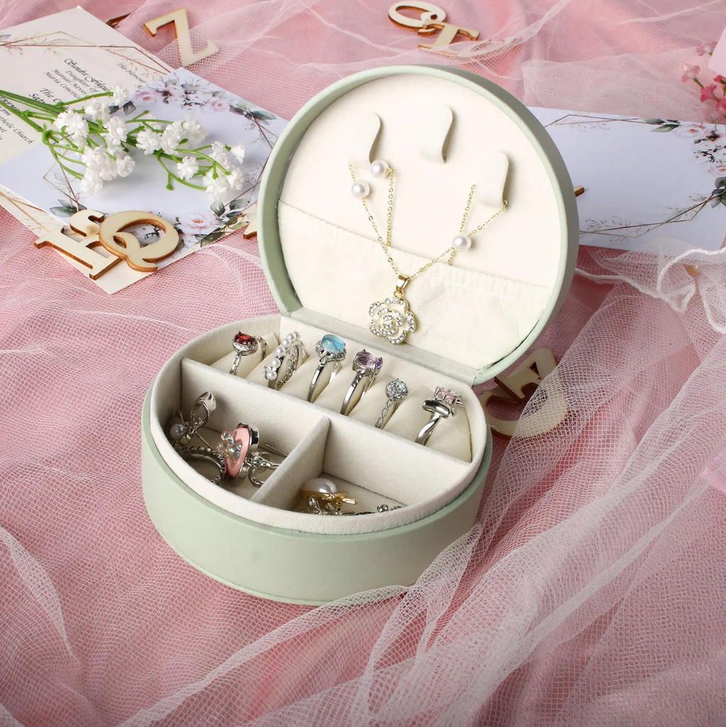 新作です!名入れ誕生花 アクセサリー収納ボックス♬  花かご型です