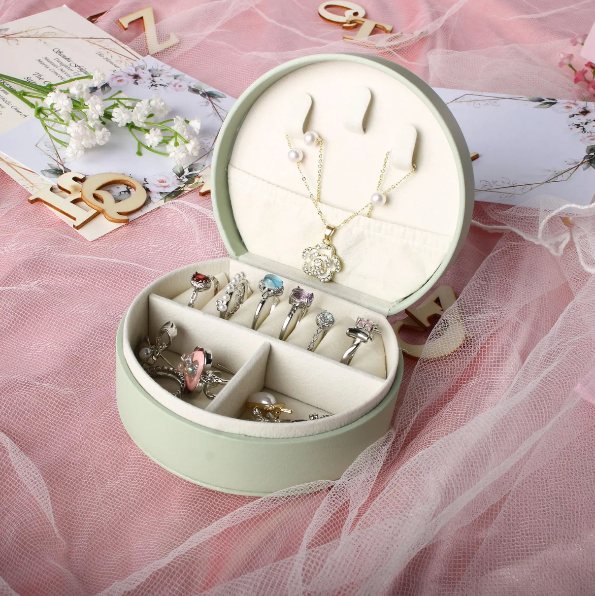 新作です!名入れ誕生花 アクセサリー収納ボックス♬  花かご型です