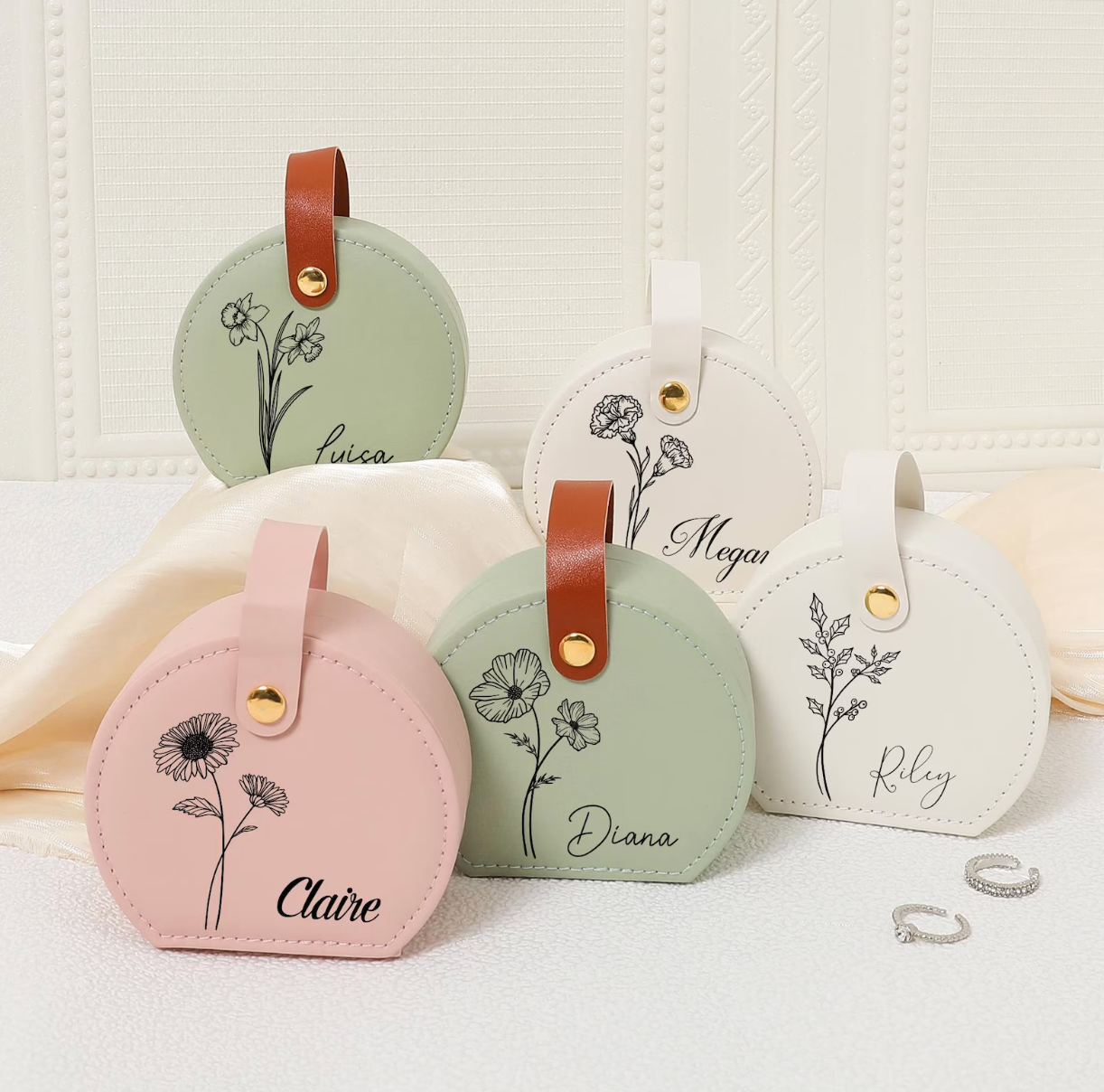 新作です!名入れ誕生花 アクセサリー収納ボックス♬  花かご型です シンプルフラワー