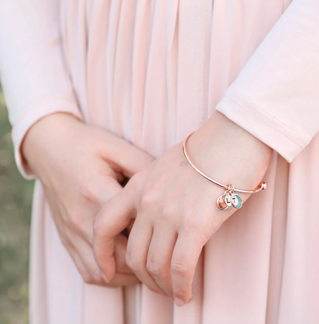 Birth Stone 彼女とお母さんのためにパーソナライズされた誕生石のブレスレット