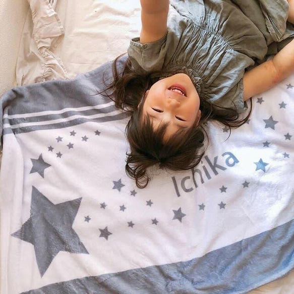 出産祝いに名前入り大判ブランケット★ 最高のギフト★星降る未来・グレー - Fallook