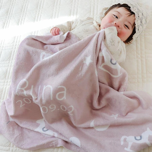 とろけるようなふわふわ生地  出産祝い 女の子 男の子 名前入りブランケット フェ・デ・木馬
