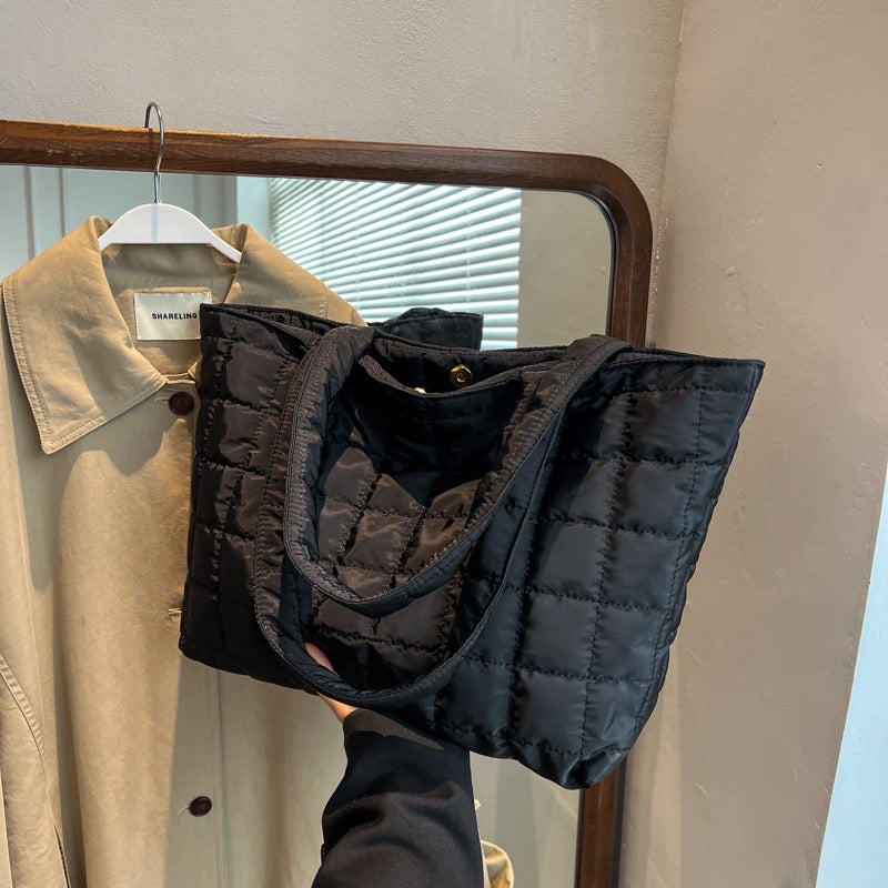 NEW ARRIVAL! 刺繍入りキルトナイロントートバッグ