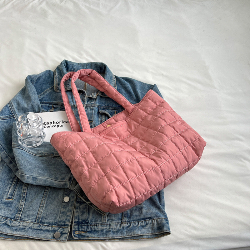 NEW ARRIVAL! 刺繍入りキルトナイロントートバッグ