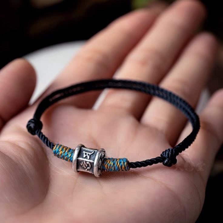 六字真言手編みブレスレット シルバーの装飾がもたらすファッションと守り