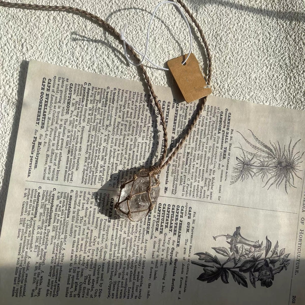 純粋手編み天然ホワイトクリスタル原石パワーペンダントです