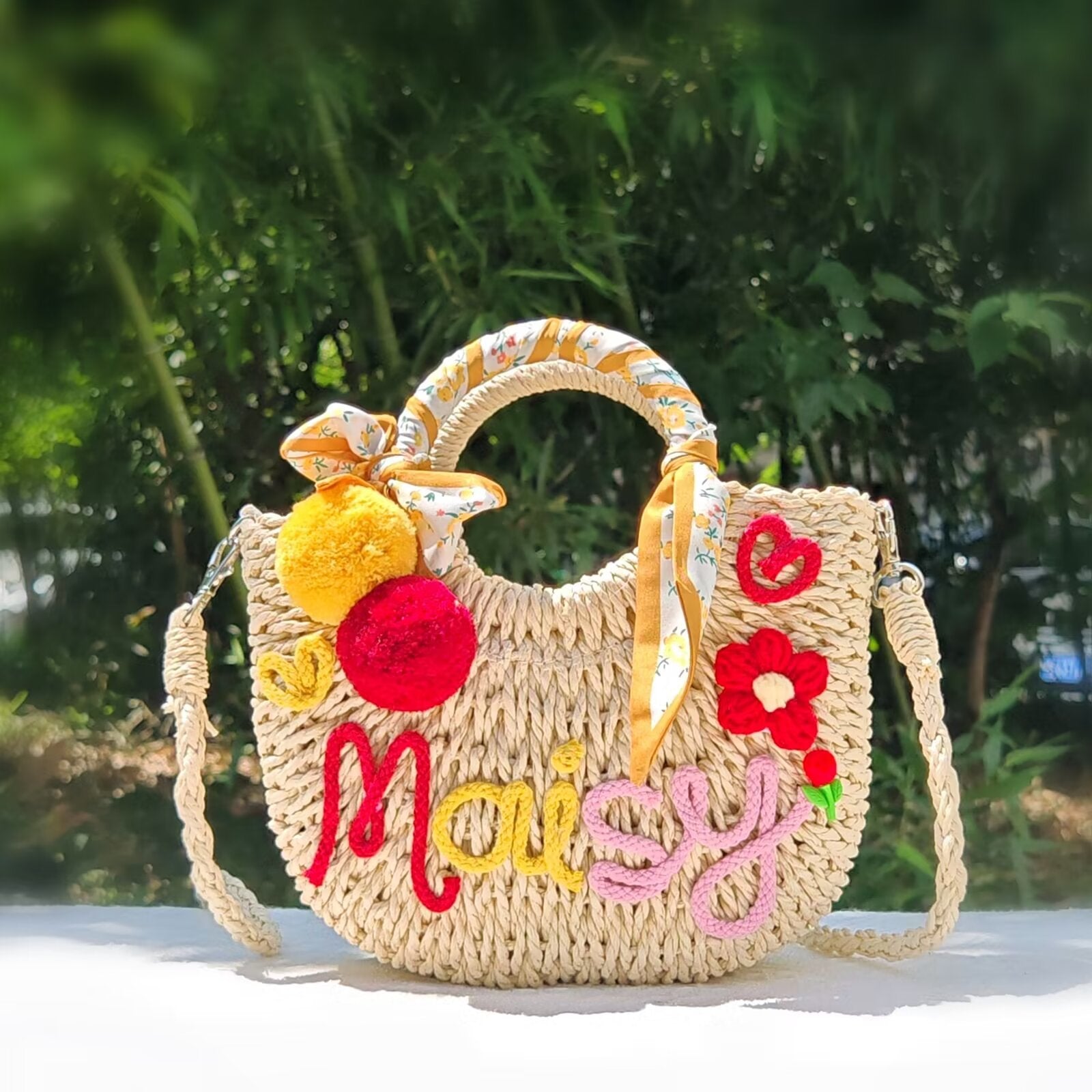 【オーダーメイド】名入れ　ビーチバケーションモノグラムストローバッグファーボールスタイル - Fallook