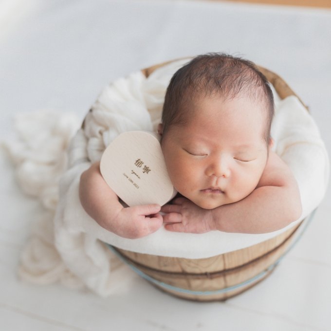 木製 命名書 名前札｜ころんとかわいい丸型デザイン｜初節句・出産祝い・ベビーフォト用
