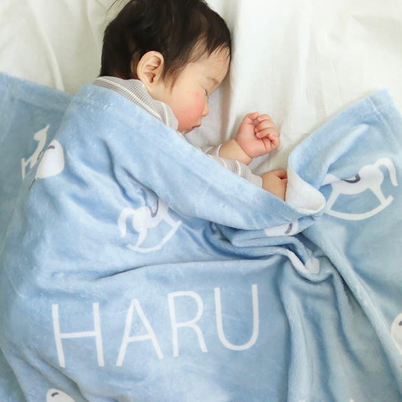 出産祝い 女の子 名入れ 名前入りブランケット きっと、ないしょの物語・シュシュ - Fallook