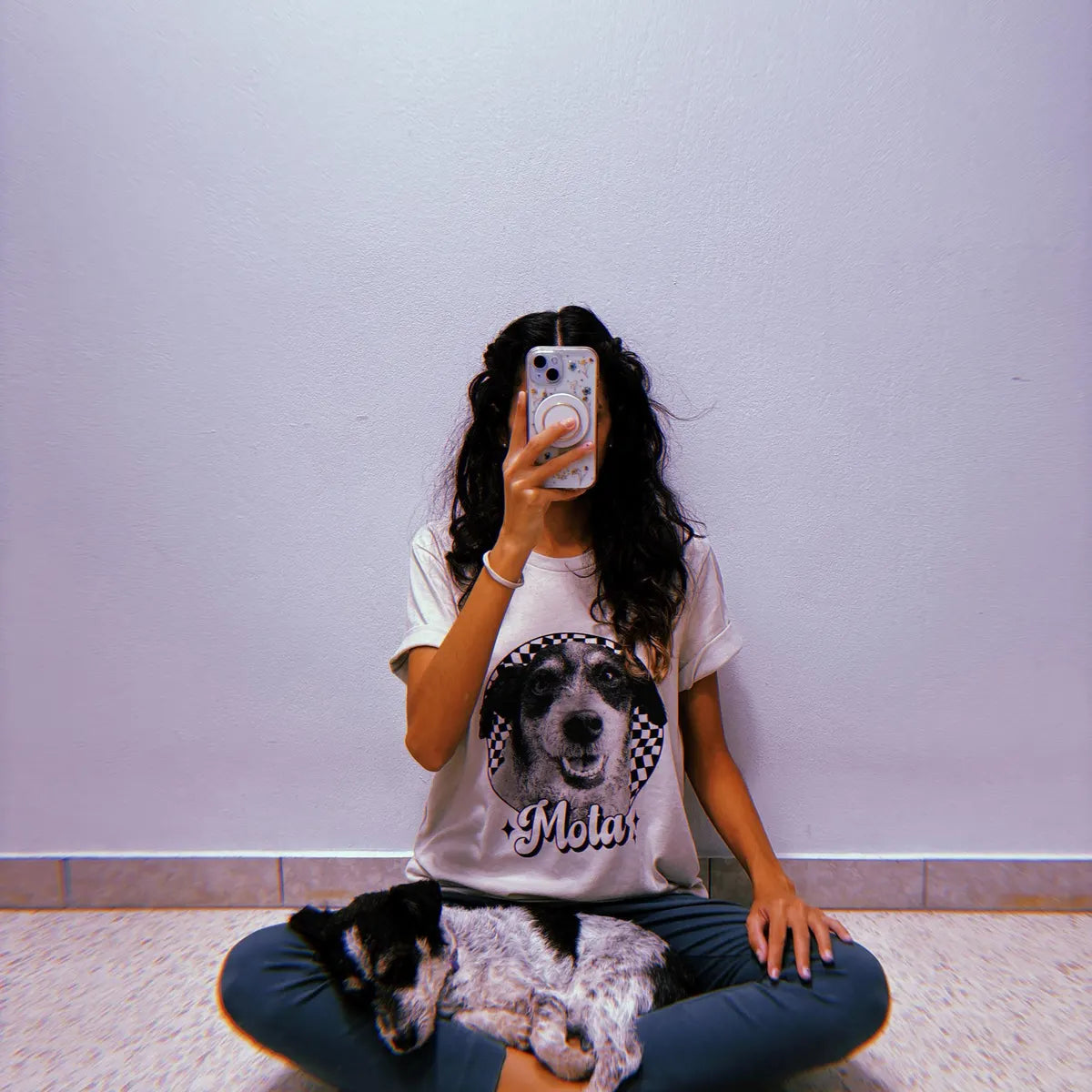 愛犬・愛猫のヴィンテージ風写真を 世界に一枚だけのTシャツに 「Black and White」