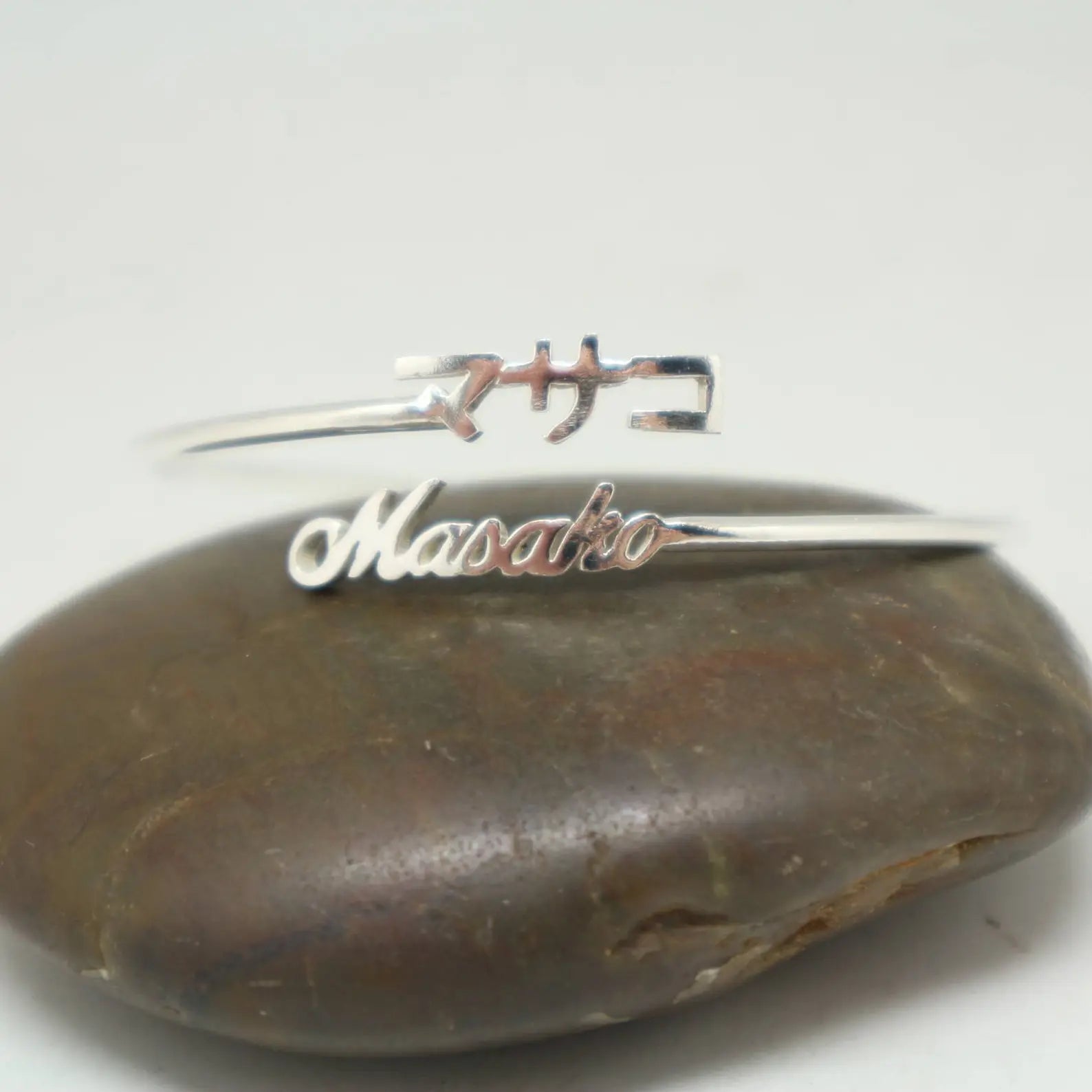 名前ブレスレットをオーダーメイドします