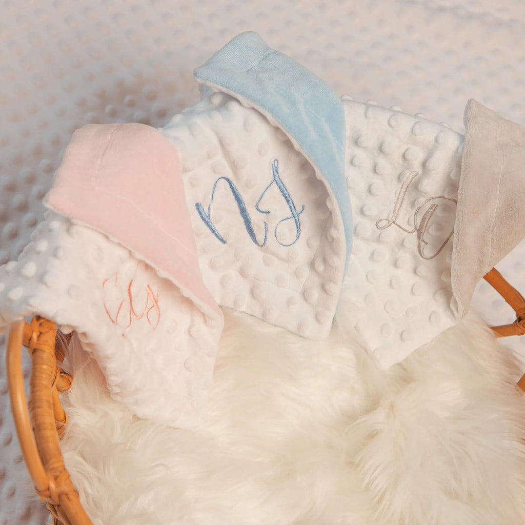 赤ちゃん用の毛布に名前の刺繡が入っています·誕生祝い·新生児プレゼントです·部屋用毛布です - Fallook