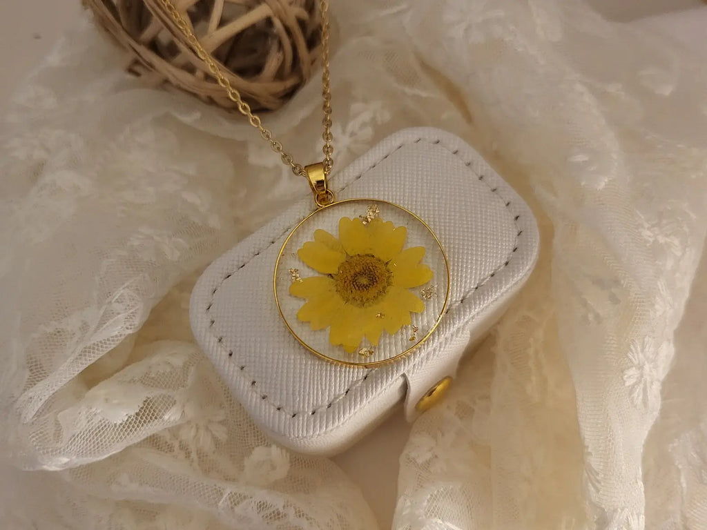 本当の乾燥誕生月の花のネックレス