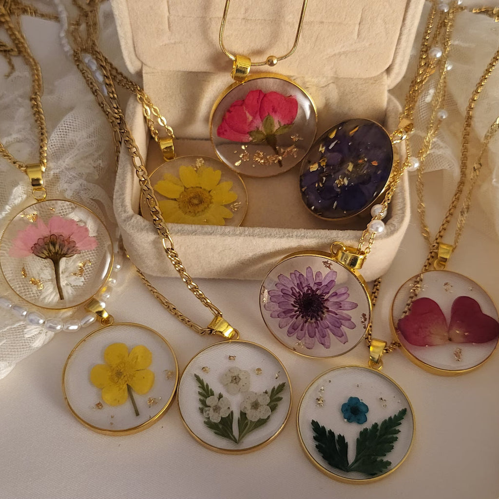 本当の乾燥誕生月の花のネックレス
