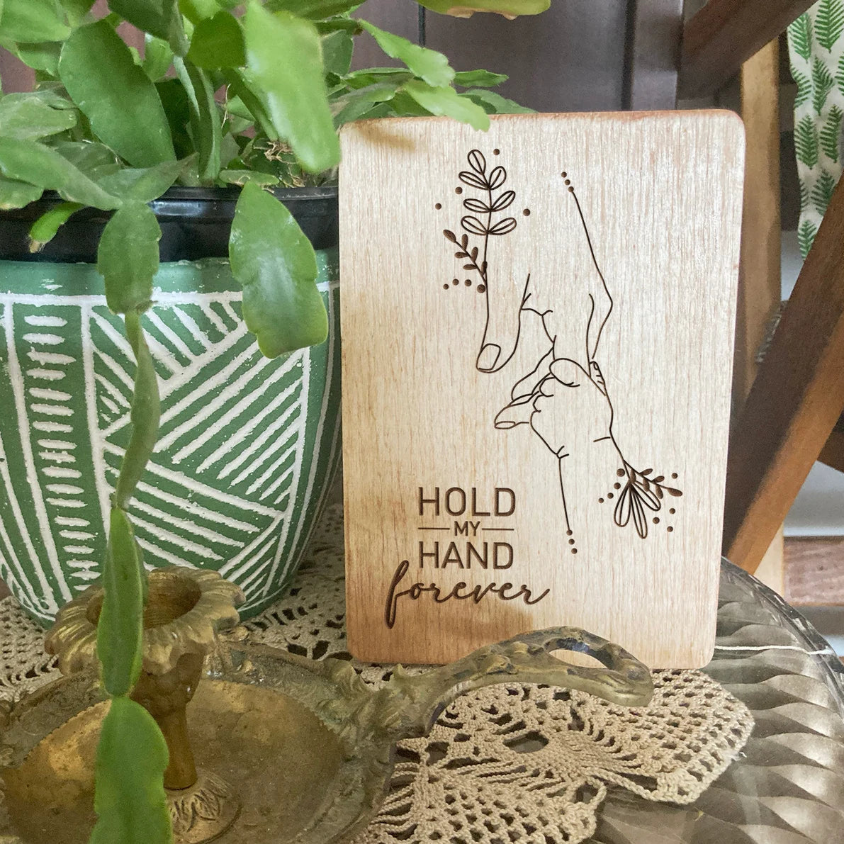 【木製名前札】「Hold My Hand Forever」の木製デコ