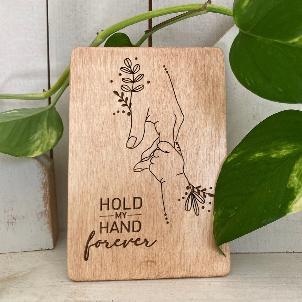 【木製名前札】「Hold My Hand Forever」の木製デコ