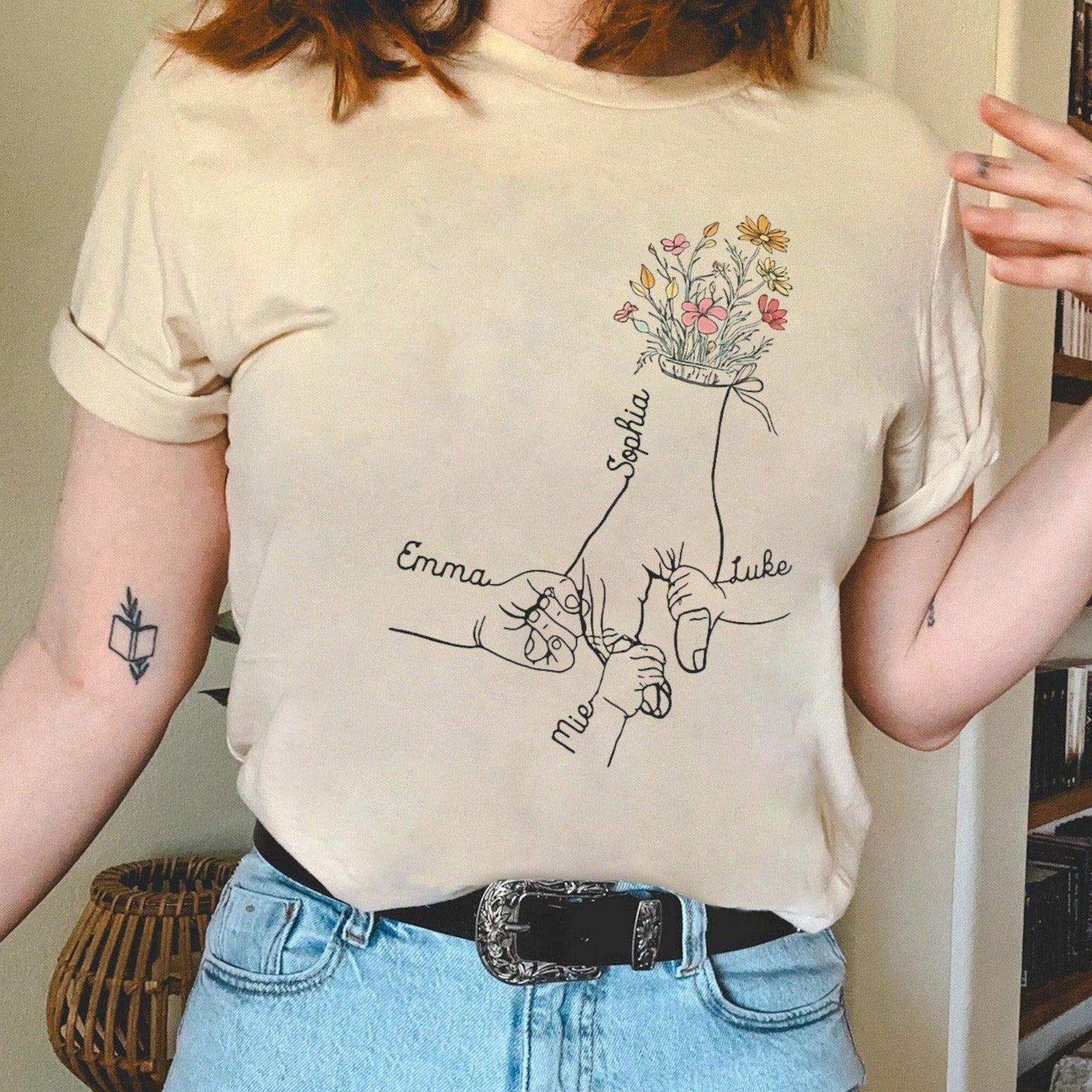 子供の手をつなぐ名前入りカスタムTシャツ - Fallook