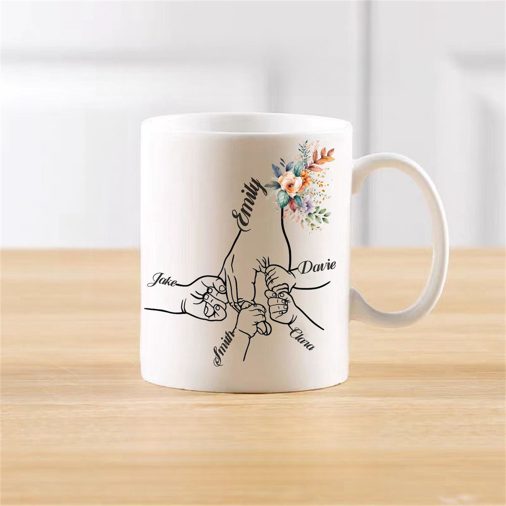 自分たちの手をつないでいる子供を抱くカスタムマグ（母親・祖母向け） - Fallook