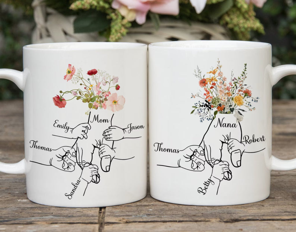 自分たちの手をつないでいる子供を抱くカスタムマグ（母親・祖母向け） - Fallook