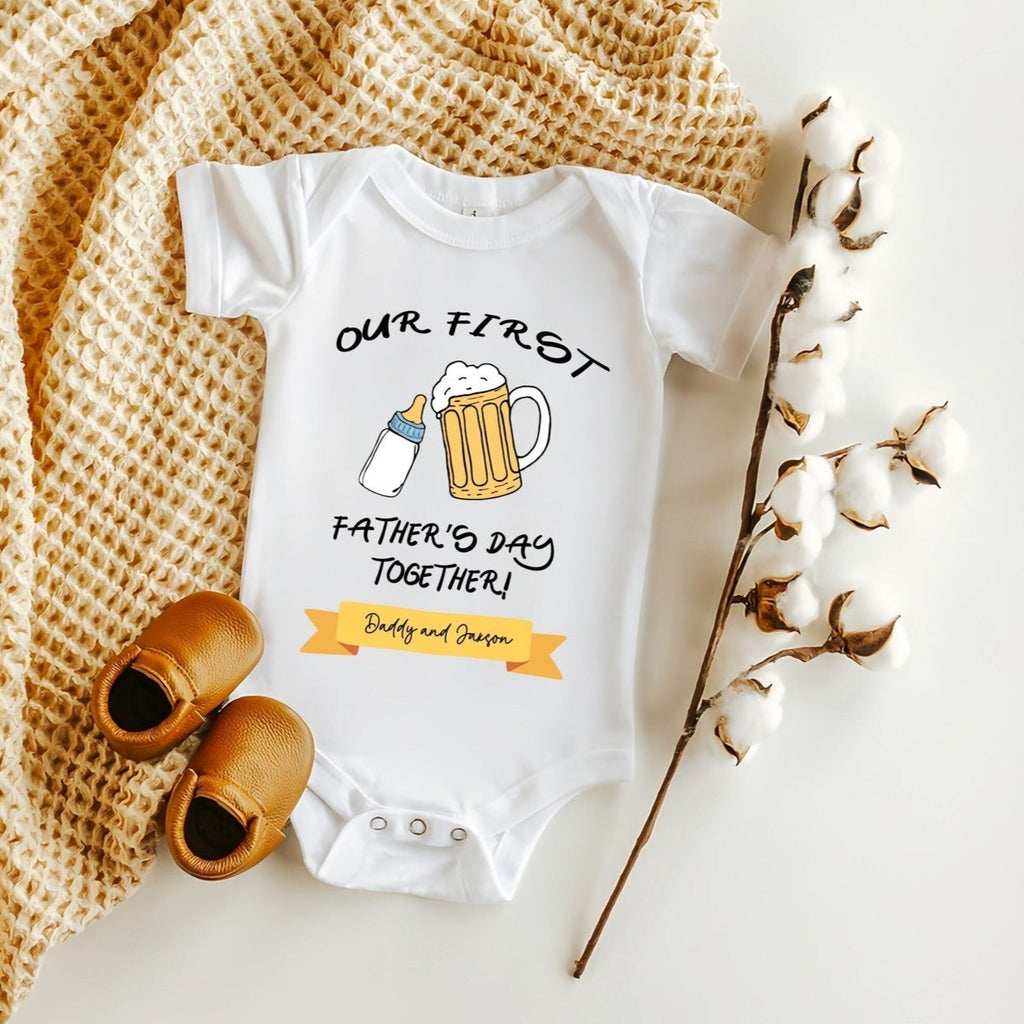 Our First Father's Day-父の日 パーソナライズされたベビーワンジー ビール - Fallook