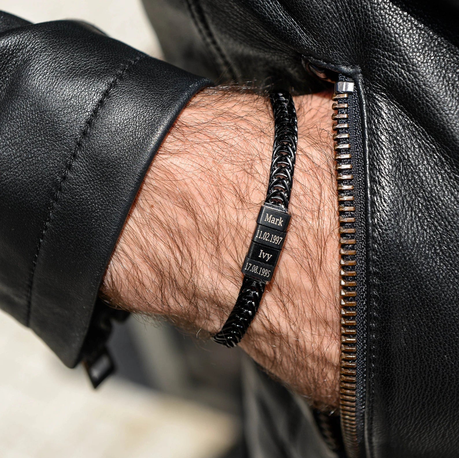 父の日 刻印入りファミリーネームパパ用ゴールドブレスレット