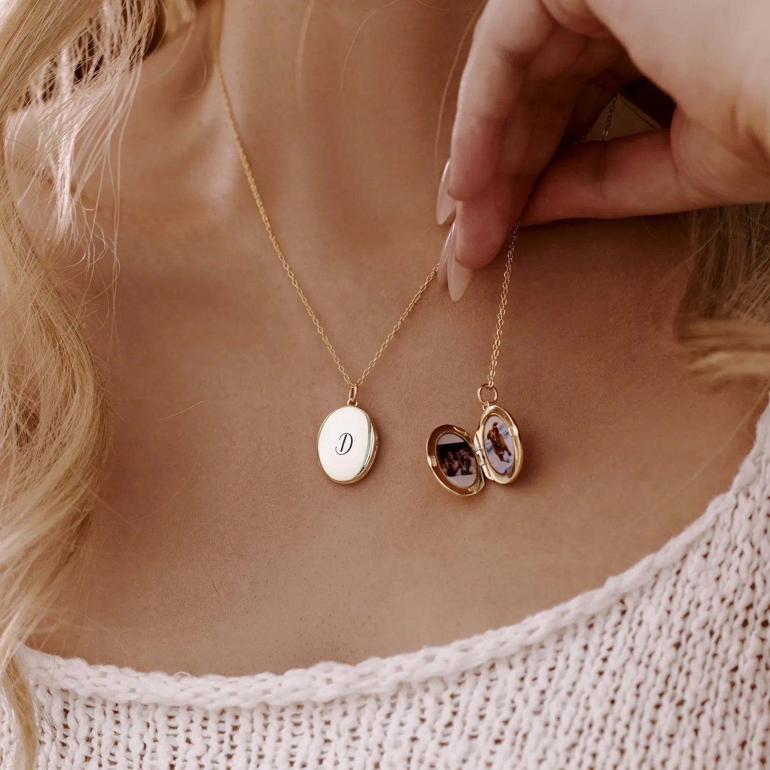 写真入りのロケットネックレス  母の日ギフトネックレス