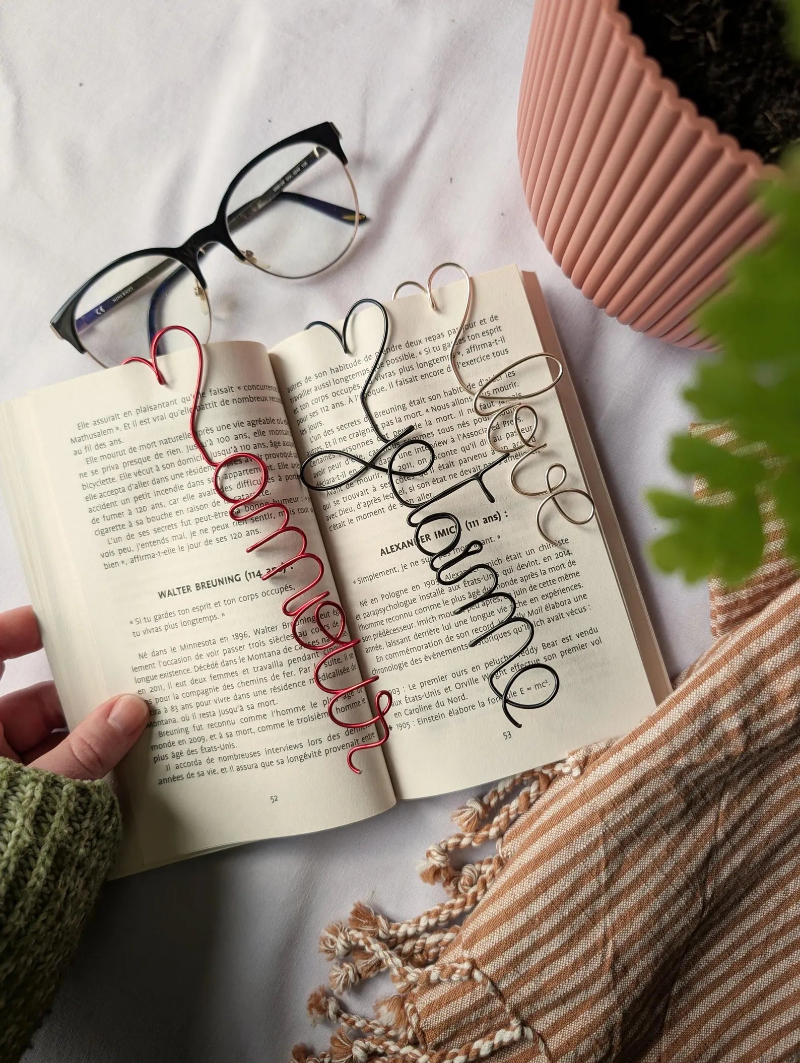 名前入りで枯れない花 | 名前入りのワイヤーハートブックマーク | 母の日 | 誕生日 | 記念日