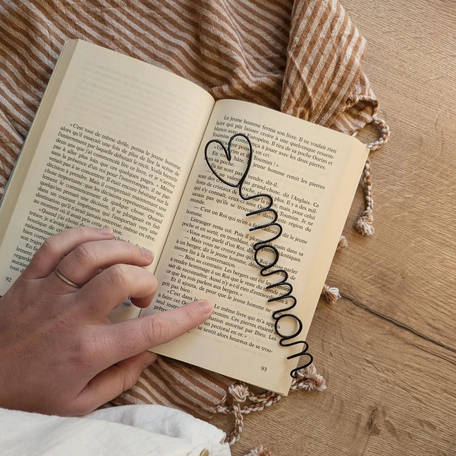 名前入りで枯れない花 | 名前入りのワイヤーハートブックマーク | 母の日 | 誕生日 | 記念日