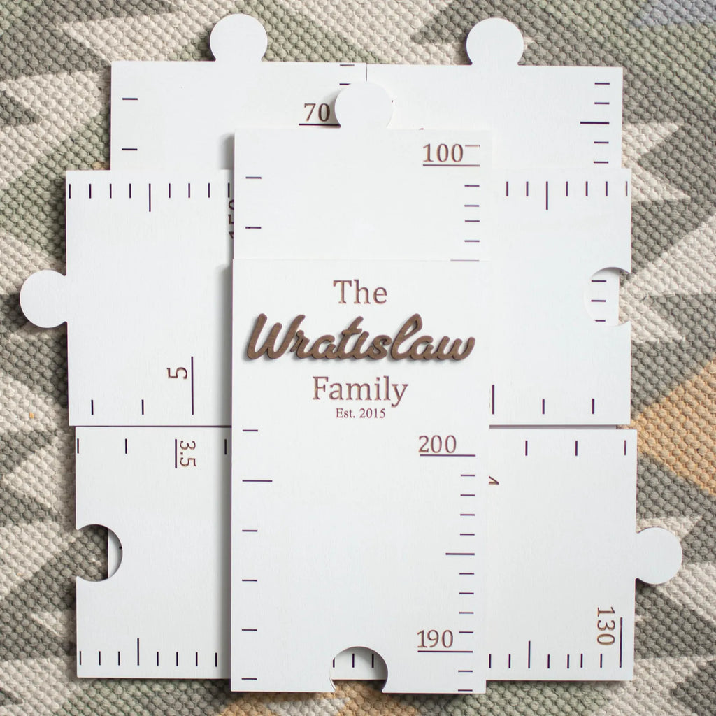 パーソナライズされた家族の子供の身長定規は壁に掛けることができます