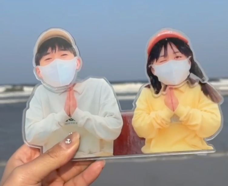 カスタムペット 子供·入園祝·卒業祝 シェイクアクリルスタンドサイン - 1人印刷 - Fallook